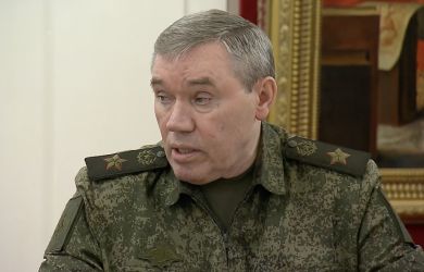 Герасимов прибыл на фронт: Купянск в огне, командиры сняты за «красивые доклады», под Славянском — первая жестокая бойня