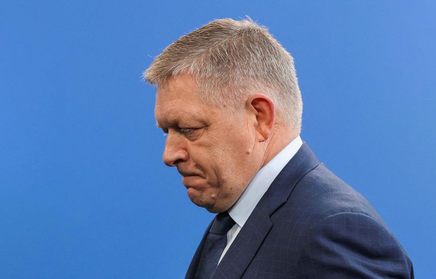 Фицо отказался от участия в Параде Победы в Москве — что стоит за резким поворотом?