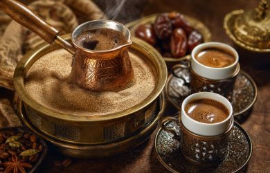 Кофе меняет микробиоту кишечника и улучшает работу мозга: новое исследование