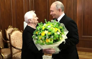 «Когда Путин стал президентом, я тогда ему строго сказала...»: о чем попросила Верховного его первая учительница?
