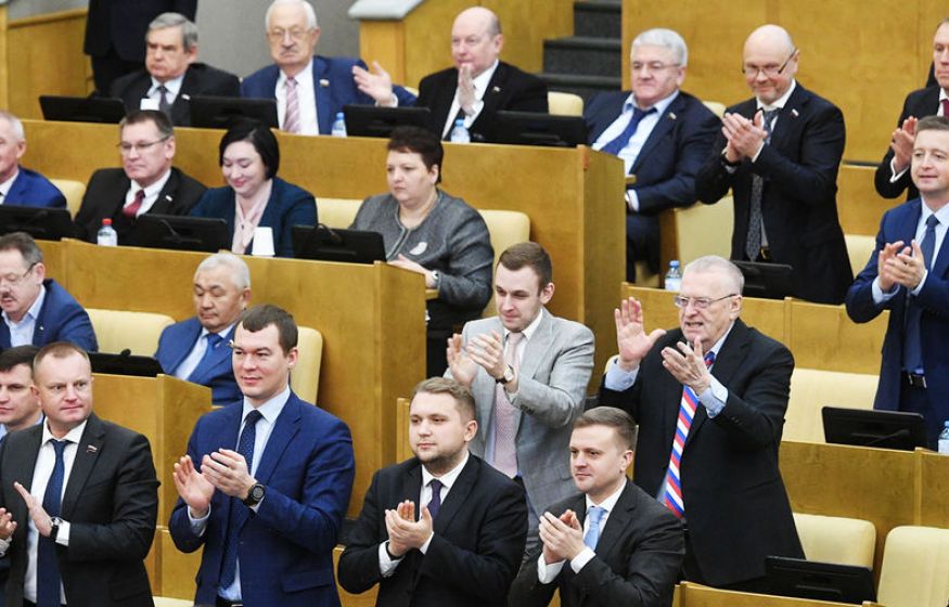 За чей счёт «банкет»? Депутаты получат премии досрочно. Причина спешки раскрыта