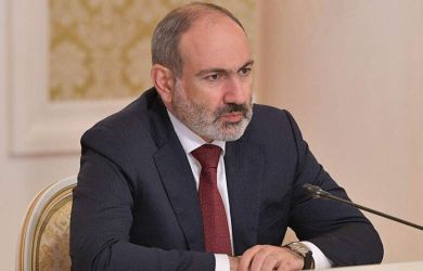 Два стула на которых сел премьер Армении с треском лопнули. Кремль дал Пашиняну по рукам