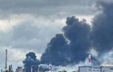 И снова НПЗ: после атаки БПЛА в Уфе загорелась установка нефтеперерабатывающего завода. Что известно?