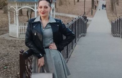 Вот как? Женщину увезли в балаклавах прямо у спецприемника — адвокаты не смогли остановить машину...
