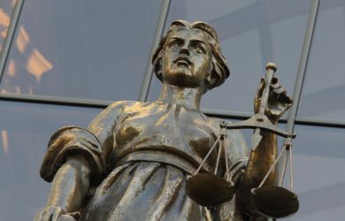 Экс-атамана наказали за воровство нужд для армии. Грядёт катастрофа ЖКХ. В Госдуме требуют жёстких мер: главное к 21:00