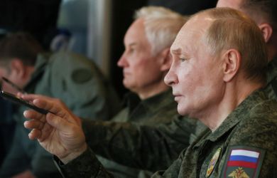 «Всё в руинах». Путин отдал приказ — началось. Киев в огне, метро повреждено, наступил блэкаут