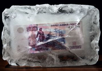 Пенсионные накопления россиян заморозили до конца 2024 года. Бюджет сэкономит почти 800 млрд рублей