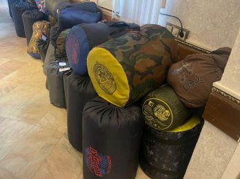Астраханцы за четыре часа принесли в пункт сбора больше сотни спальных мешков для мобилизованных